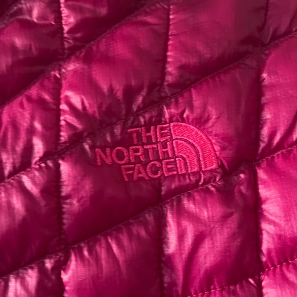 TNF Thermoball Women’s Pink XS - Picture 3 of 15